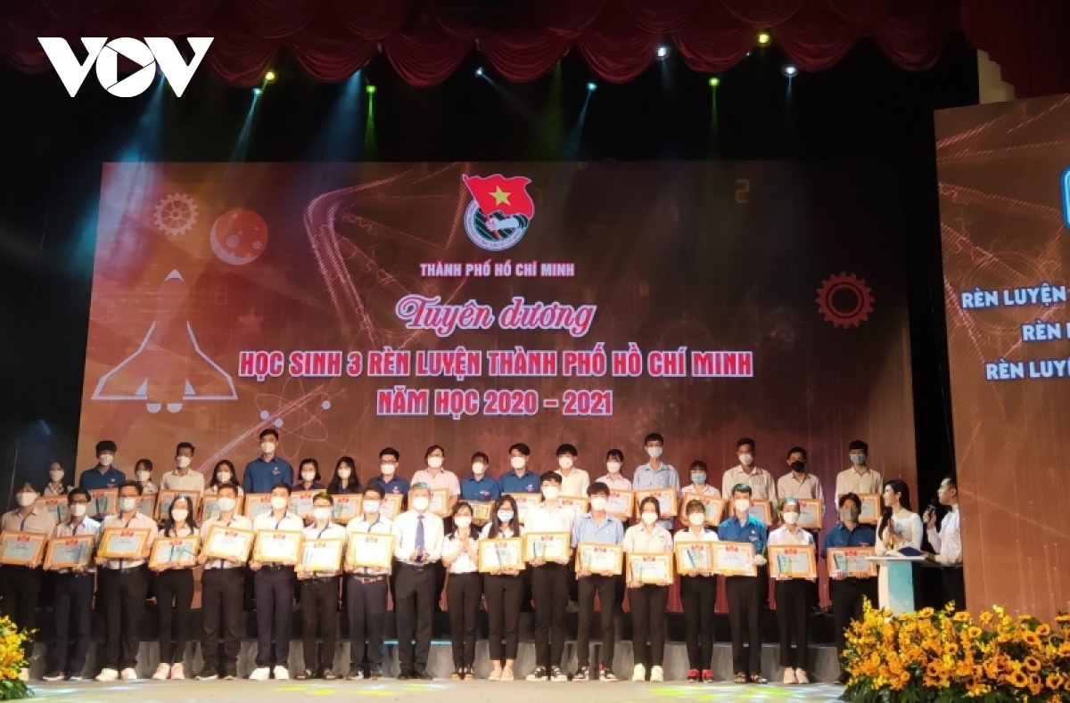 tp.hcm vinh danh 396 hoc sinh, sinh vien tieu bieu nam 2021 hinh anh 3