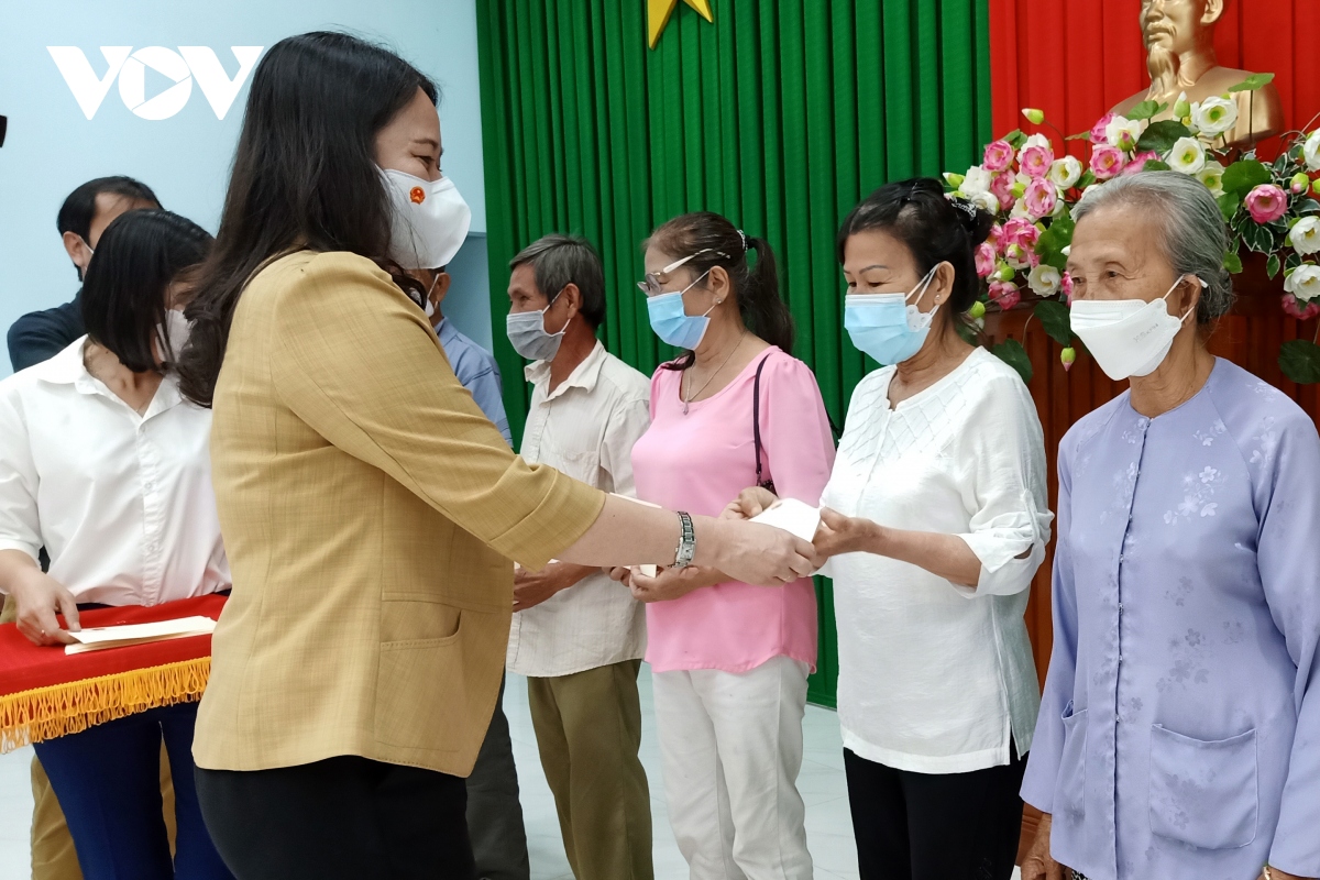 pho chu tich nuoc dong vien nguoi ngheo, y bac si, bo doi bien phong tinh tra vinh hinh anh 1