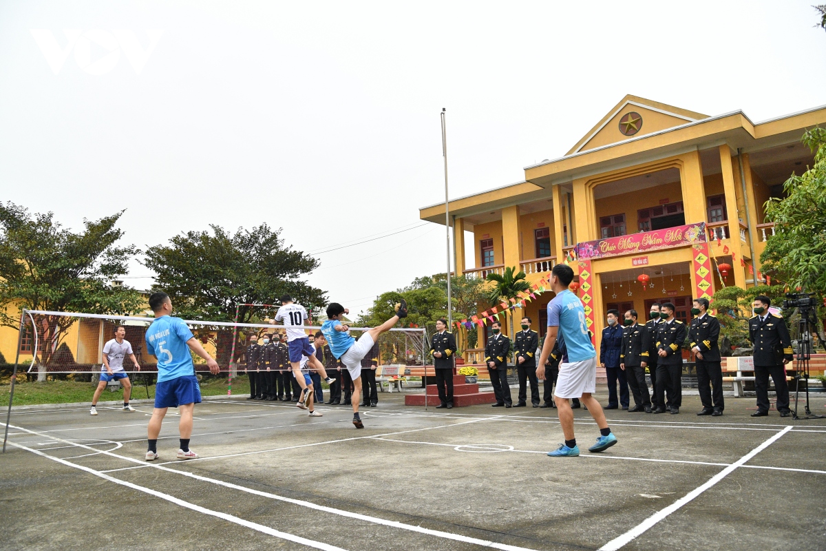 Don tet cung linh ten lua bo hinh anh 6