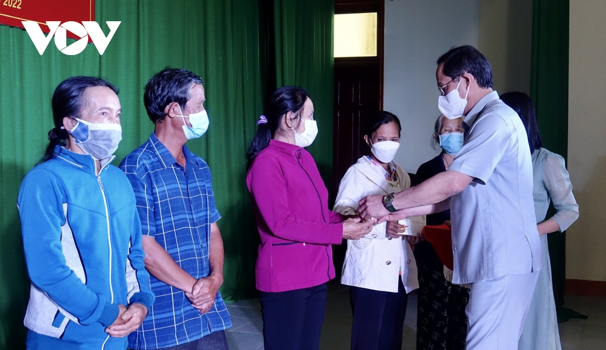 Phó Chủ tịch Quốc hội Trần Quang Phương thăm chúc Tết tại Quảng Ngãi