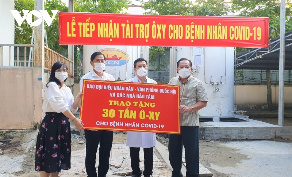 Cần Thơ: Bệnh viện tuyến đầu tiếp nhận 45 tấn oxy lỏng cứu chữa bệnh nhân Covid