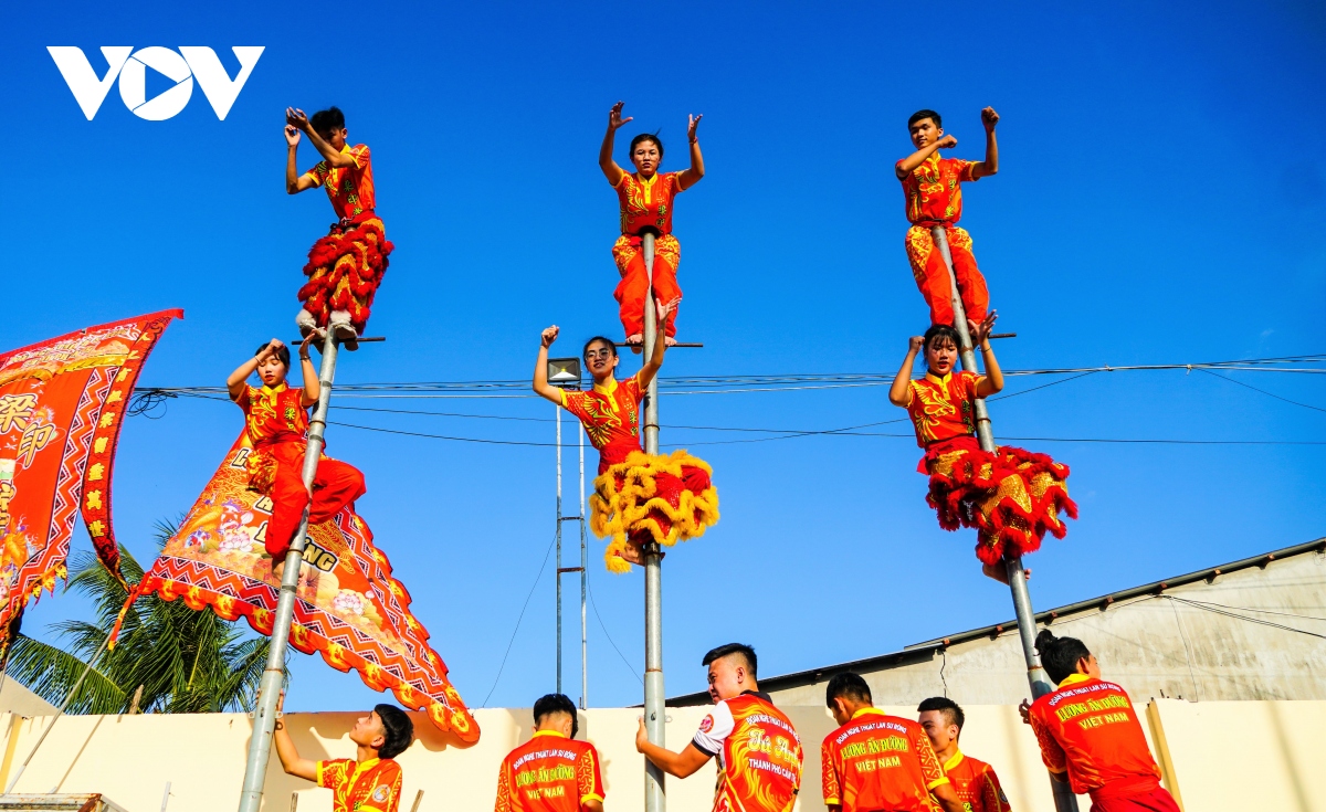 giap tet ghe tham doan lan su rong nu tai nang, xinh dep hinh anh 6