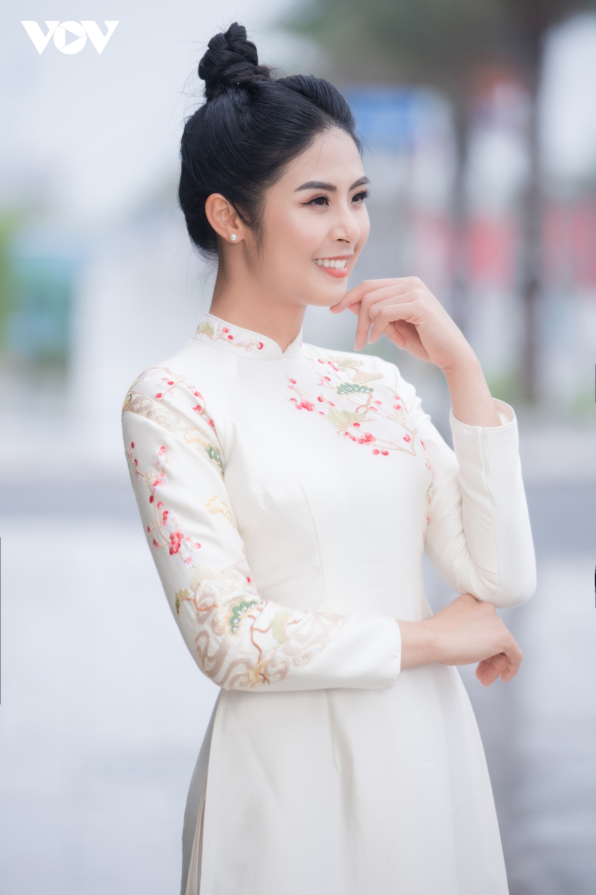 jennifer pham, mai ngoc khoe net diu dang voi ao dai ngoc han hinh anh 4