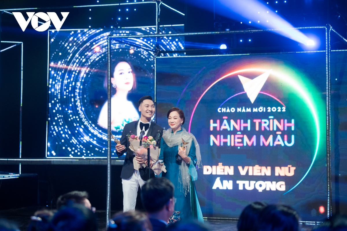 manh truong, hong diem gianh giai dien vien an tuong tai vtv awards 2021 hinh anh 3