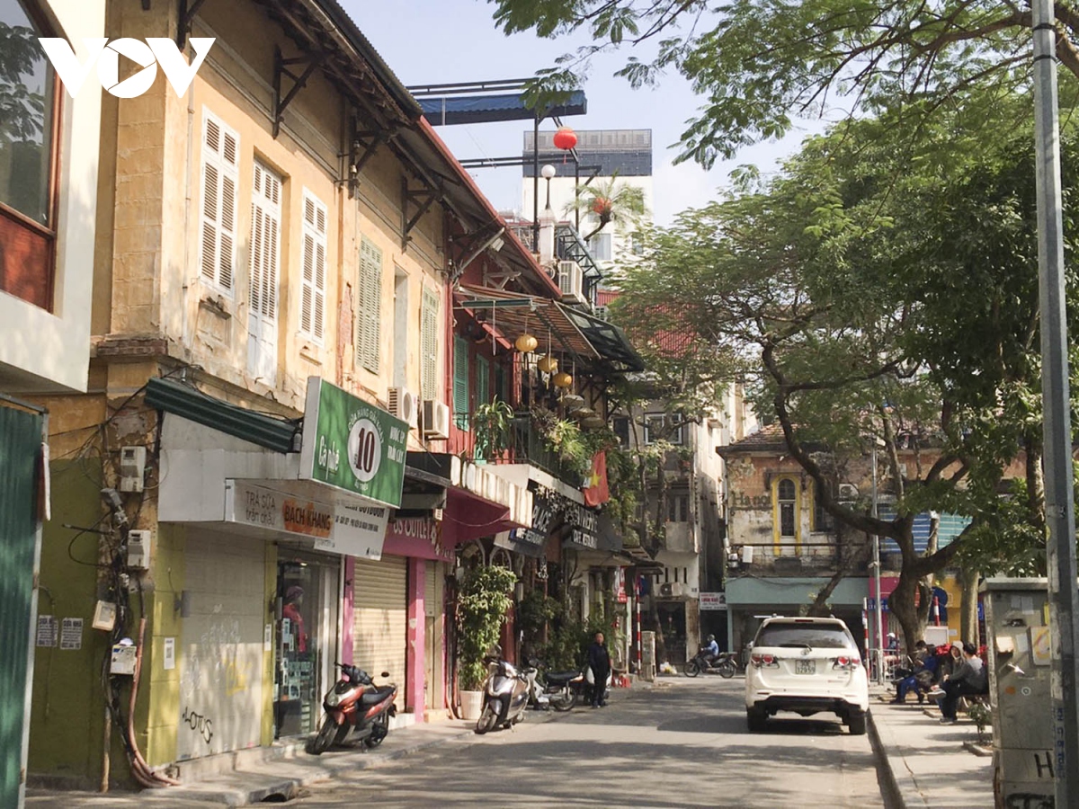 hang quan nghi tet som, pho xa ha noi diu hiu hinh anh 12