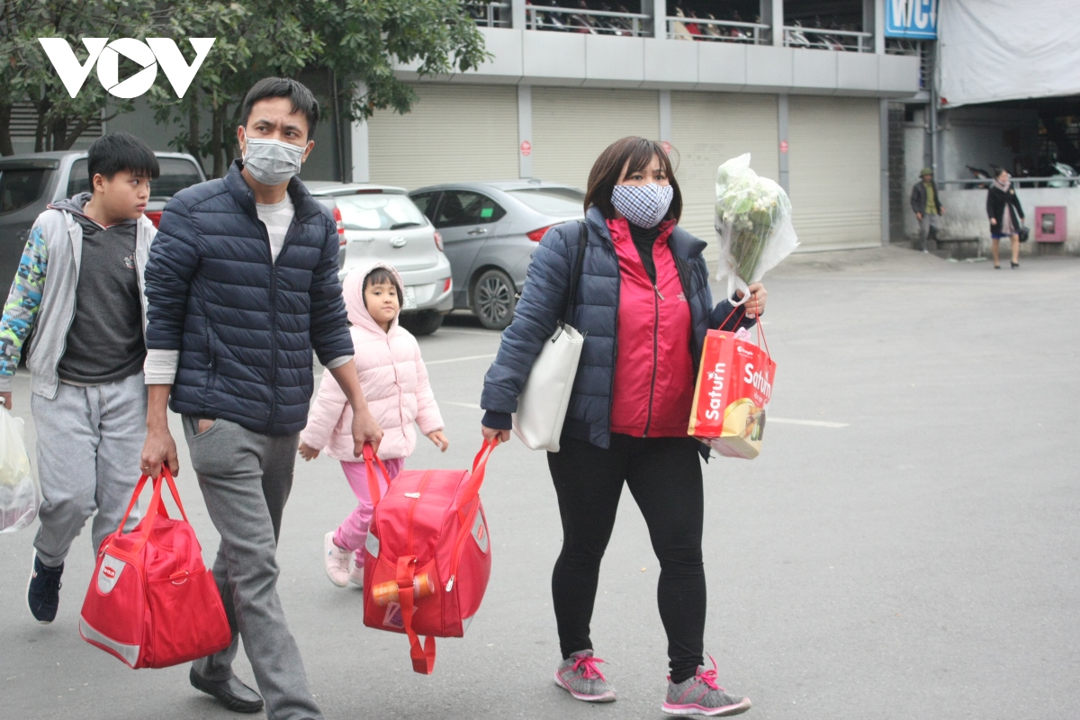 nguoi dan doi mua ret tro ve thu do sau tet nguyen dan hinh anh 20