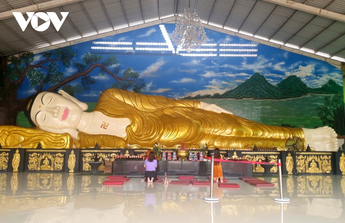 Tượng Phật Thích Ca nằm lớn nhất Việt Nam ở chùa Som Rong  iVIVUcom