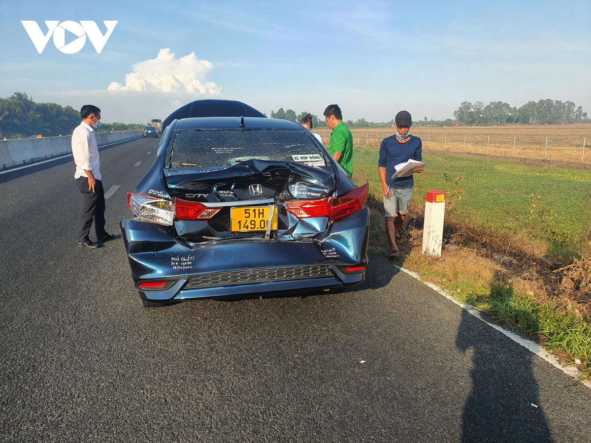 tai nan lien hoan tren cao toc rach soi - lo te vi khoi dot dong hinh anh 2