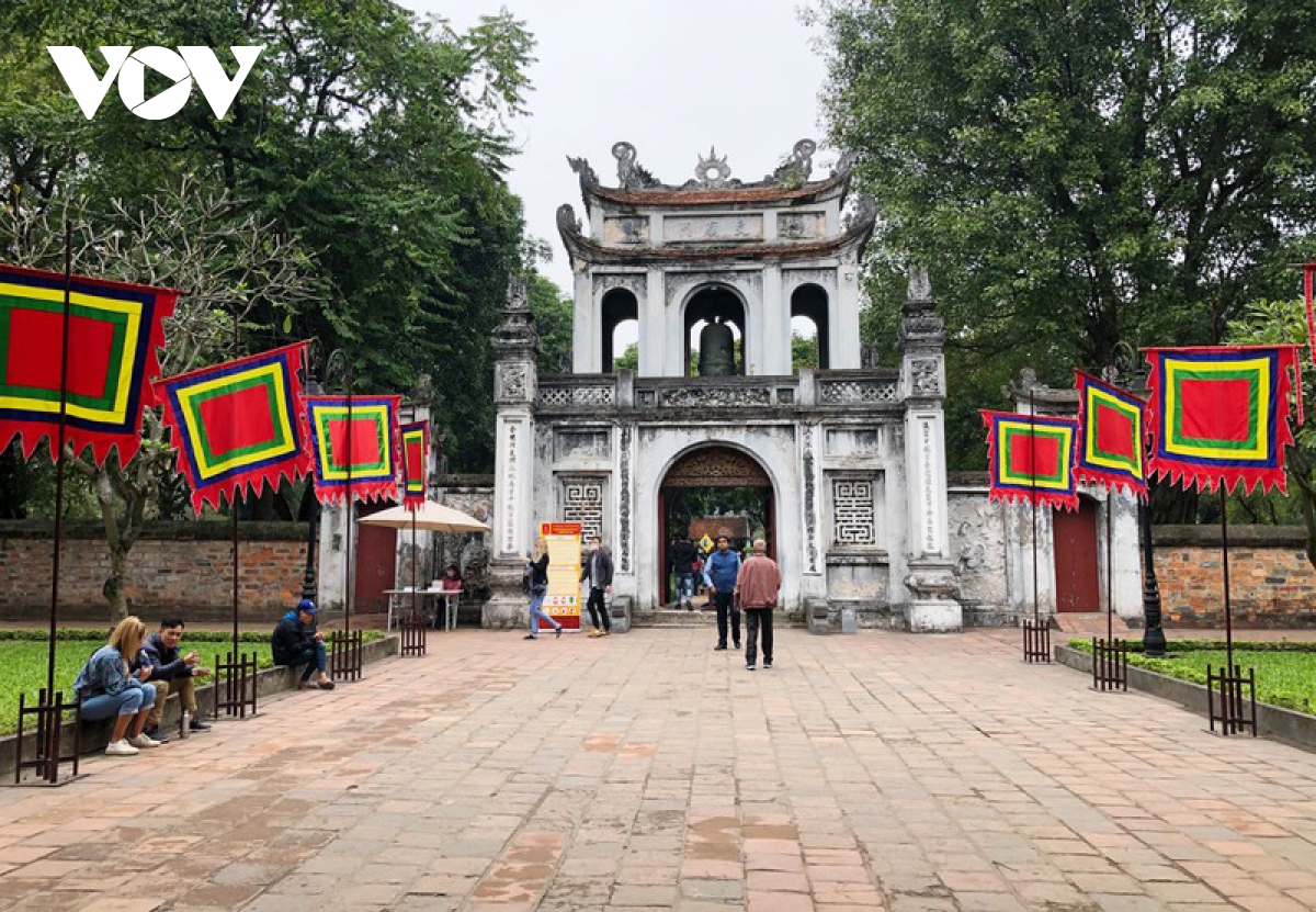 di tich lich su, van hoa o ha noi duoc mo cua don khach tro lai hinh anh 1