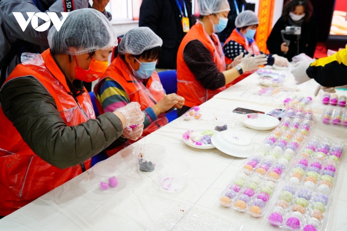 banh troi nuoc, den long dac trung tet nguyeu tieu o trung quoc hinh anh 5