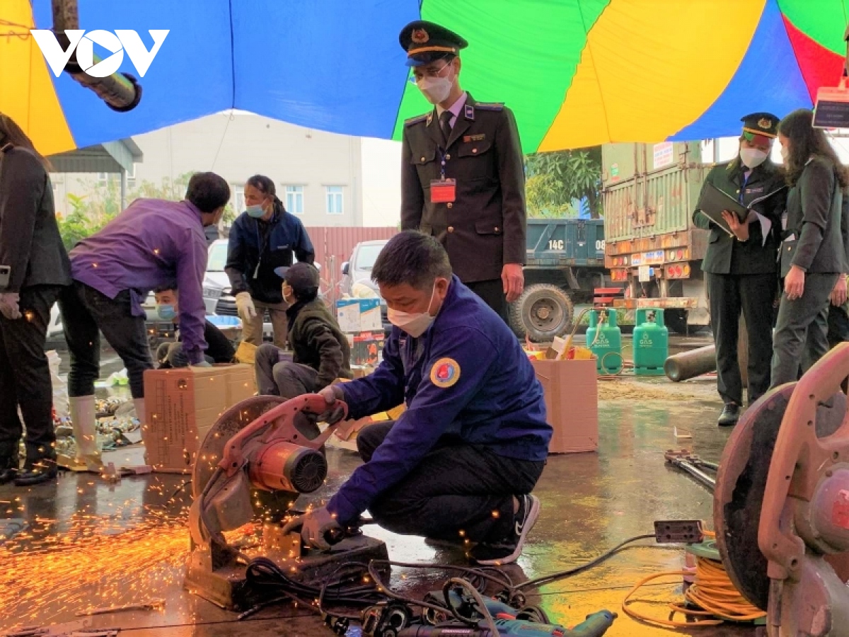 quang ninh tieu huy hon 18.000 san pham gia dung gia mao nhan hieu hinh anh 1