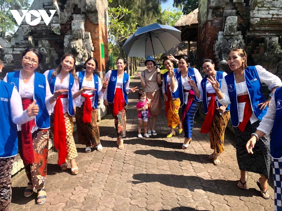 bali indonesia dua ra hai lua chon cach ly cho du khach nuoc ngoai hinh anh 1