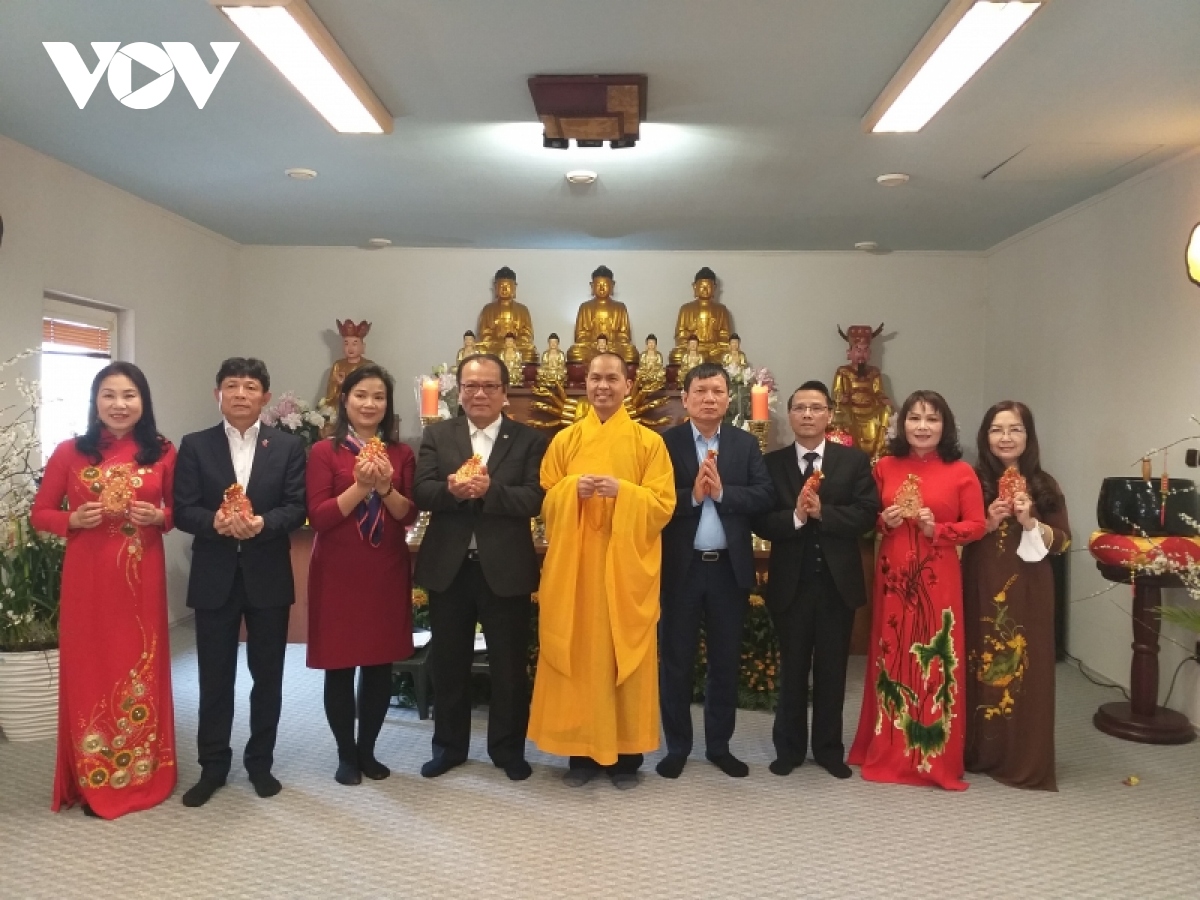 Đi lễ chùa đầu năm, nét đẹp văn hóa của người Việt tại Séc