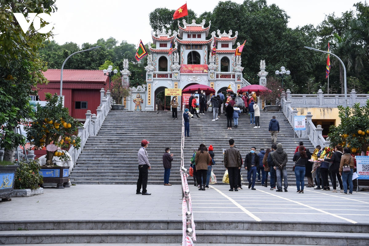 Den ba chua kho mo cua tro lai, dong nguoi dua nhau toi vay tien hinh anh 1