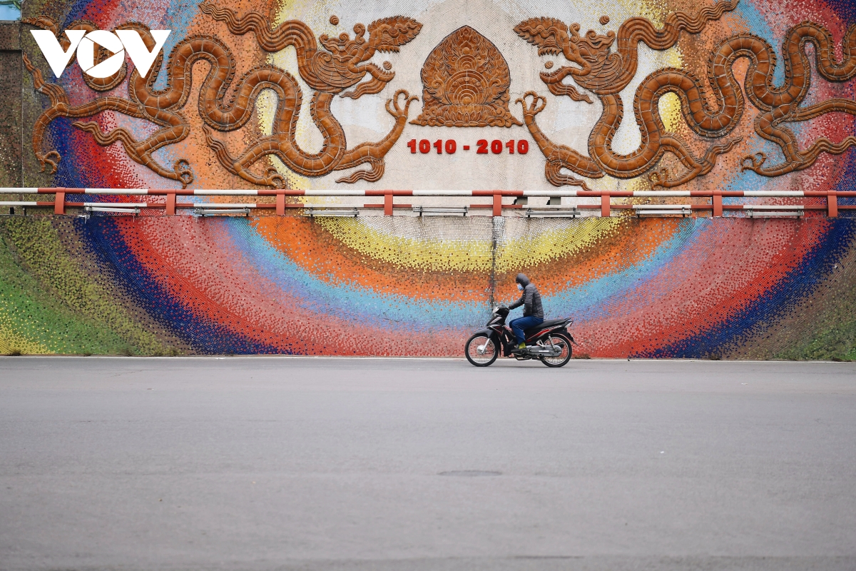 ngam ha noi binh yen sang mung 1 tet hinh anh 11