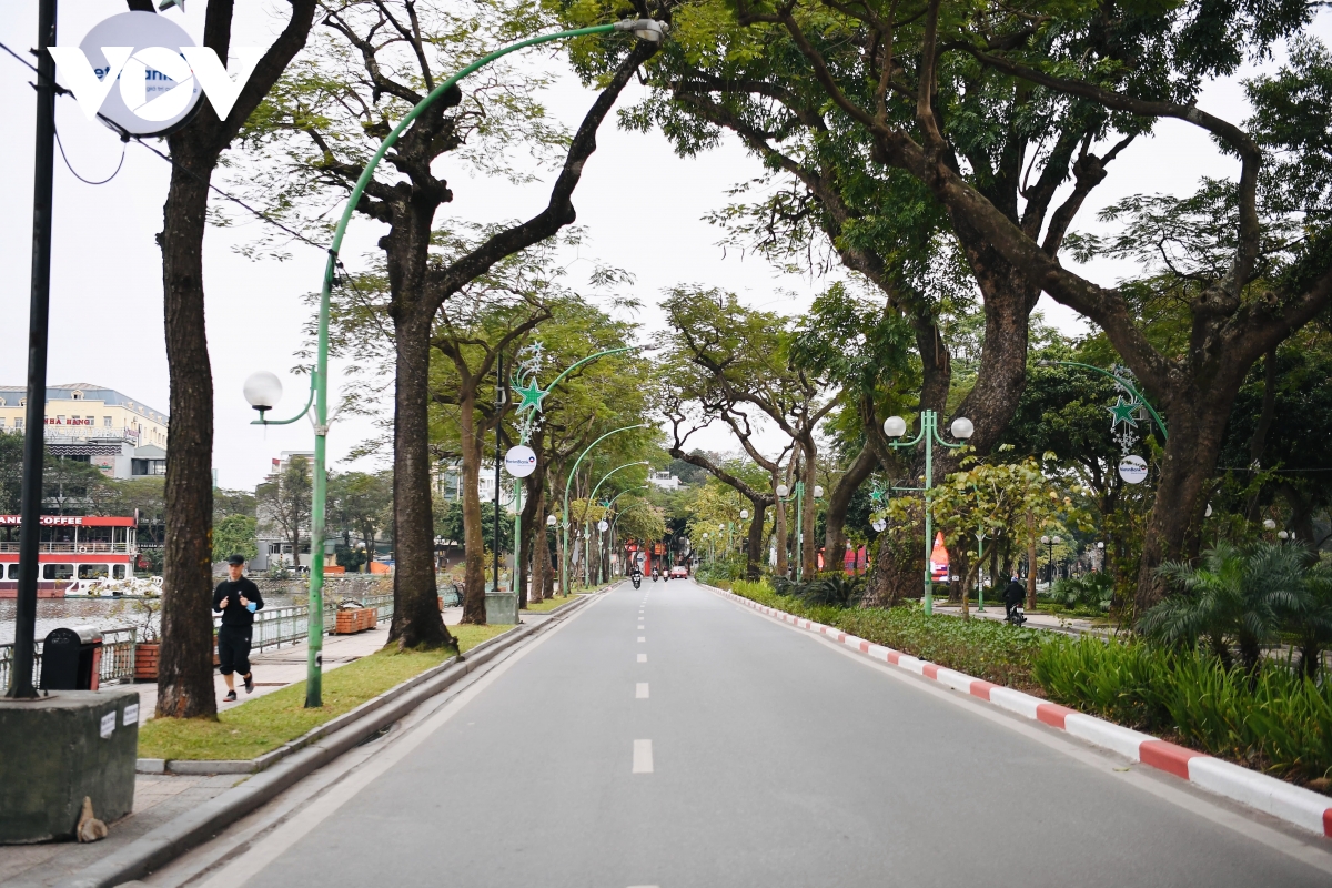 ngam ha noi binh yen sang mung 1 tet hinh anh 3