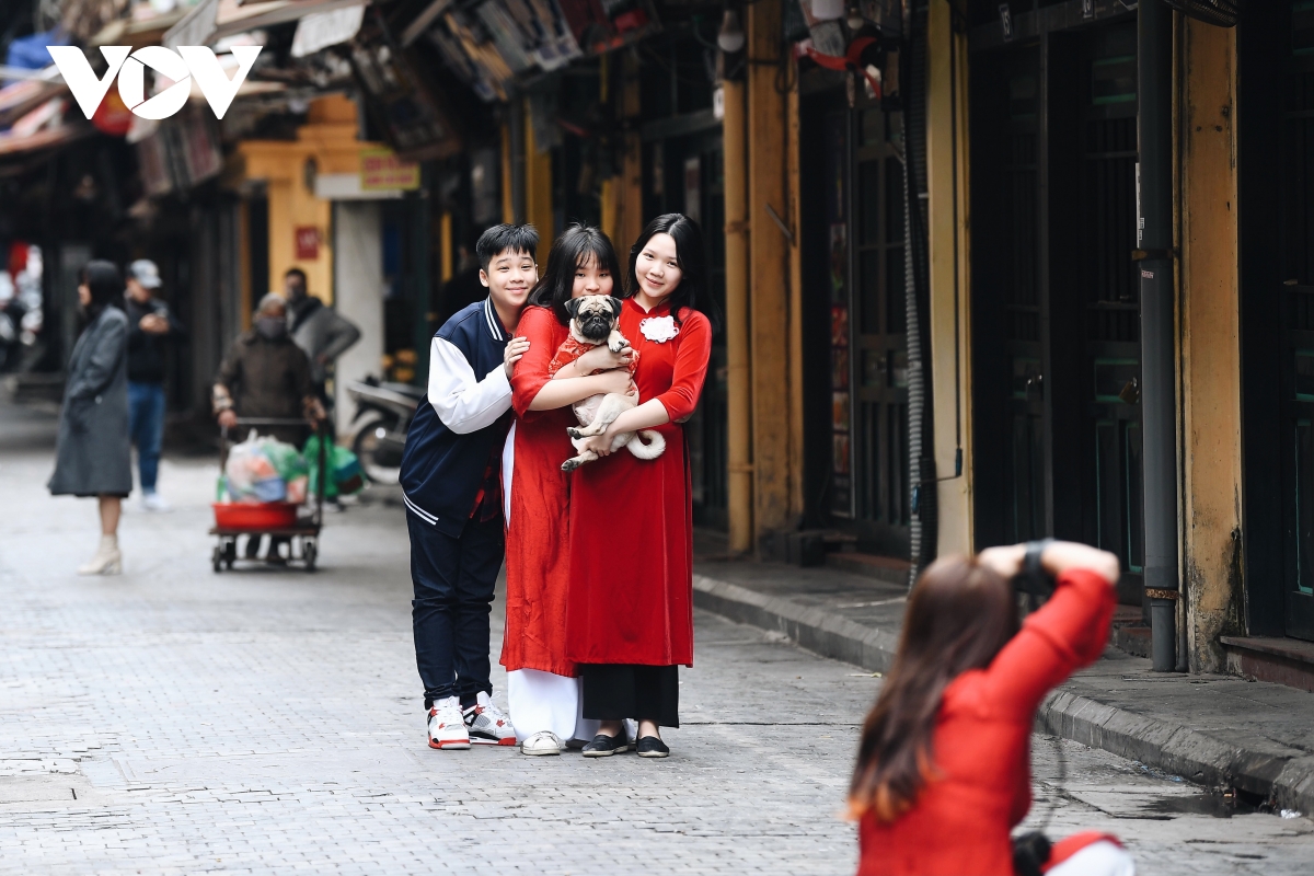 ngam ha noi binh yen sang mung 1 tet hinh anh 23