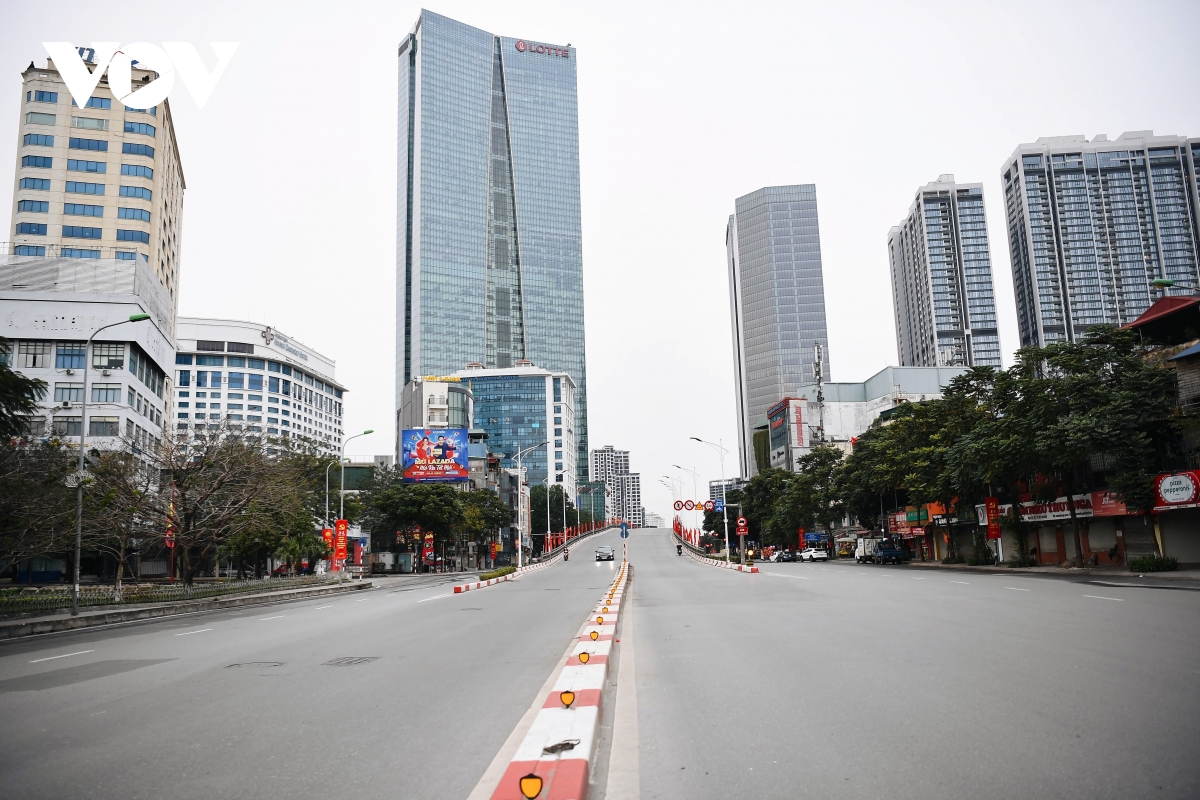 ngam ha noi binh yen sang mung 1 tet hinh anh 12