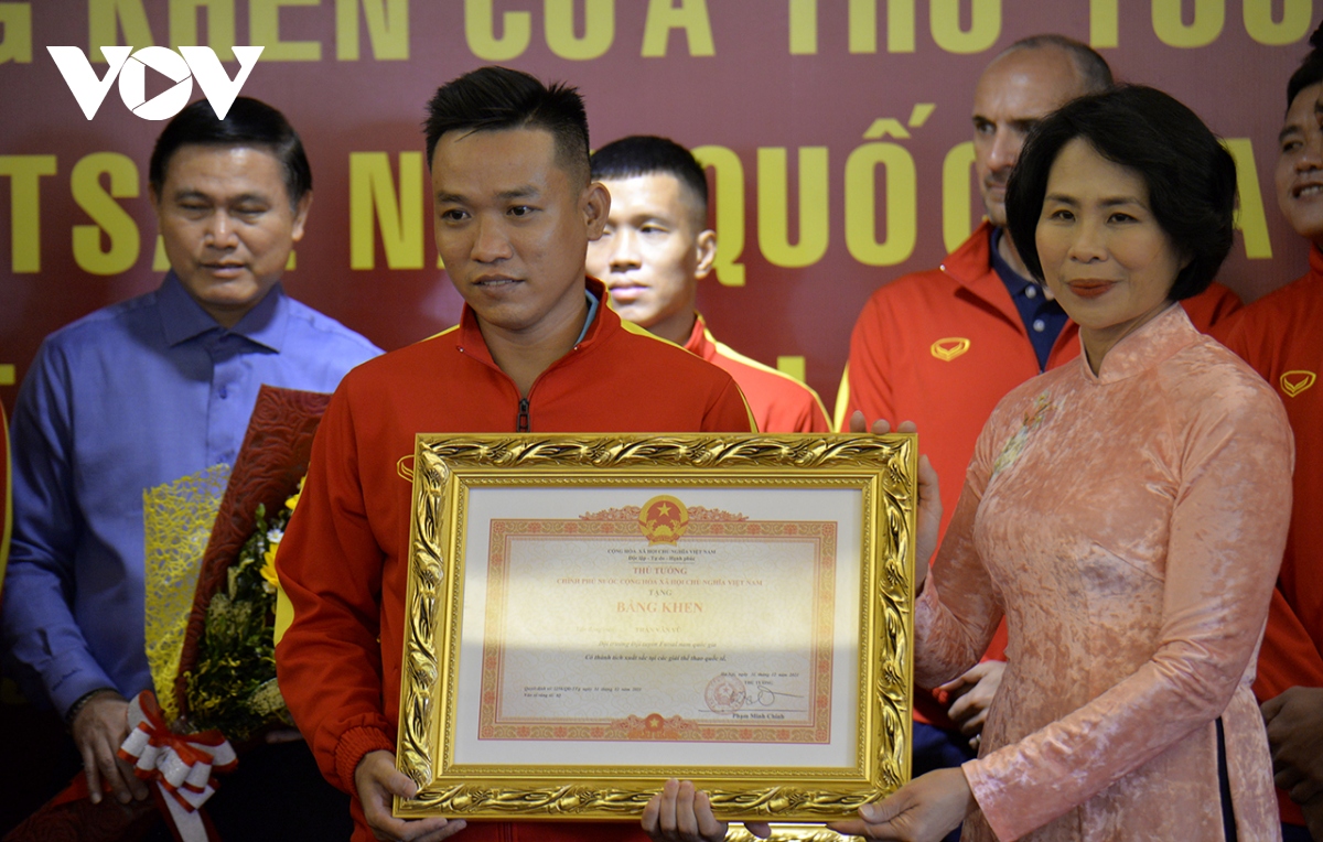 Doi tuyen futsal viet nam nhan bang khen cua thu tuong hinh anh 3