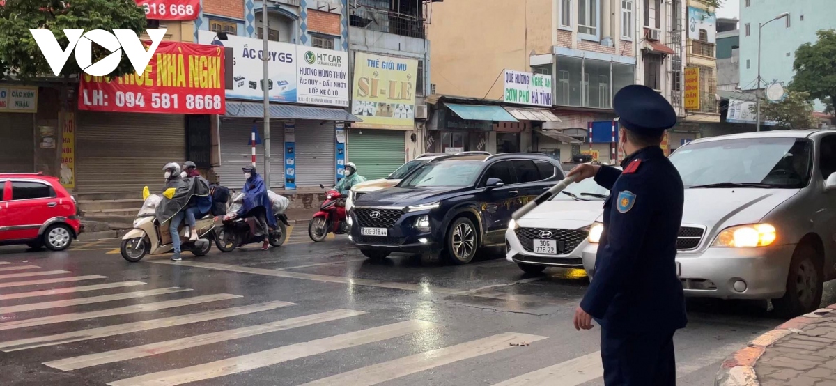 nguoi dan doi mua ret tro ve thu do sau tet nguyen dan hinh anh 11