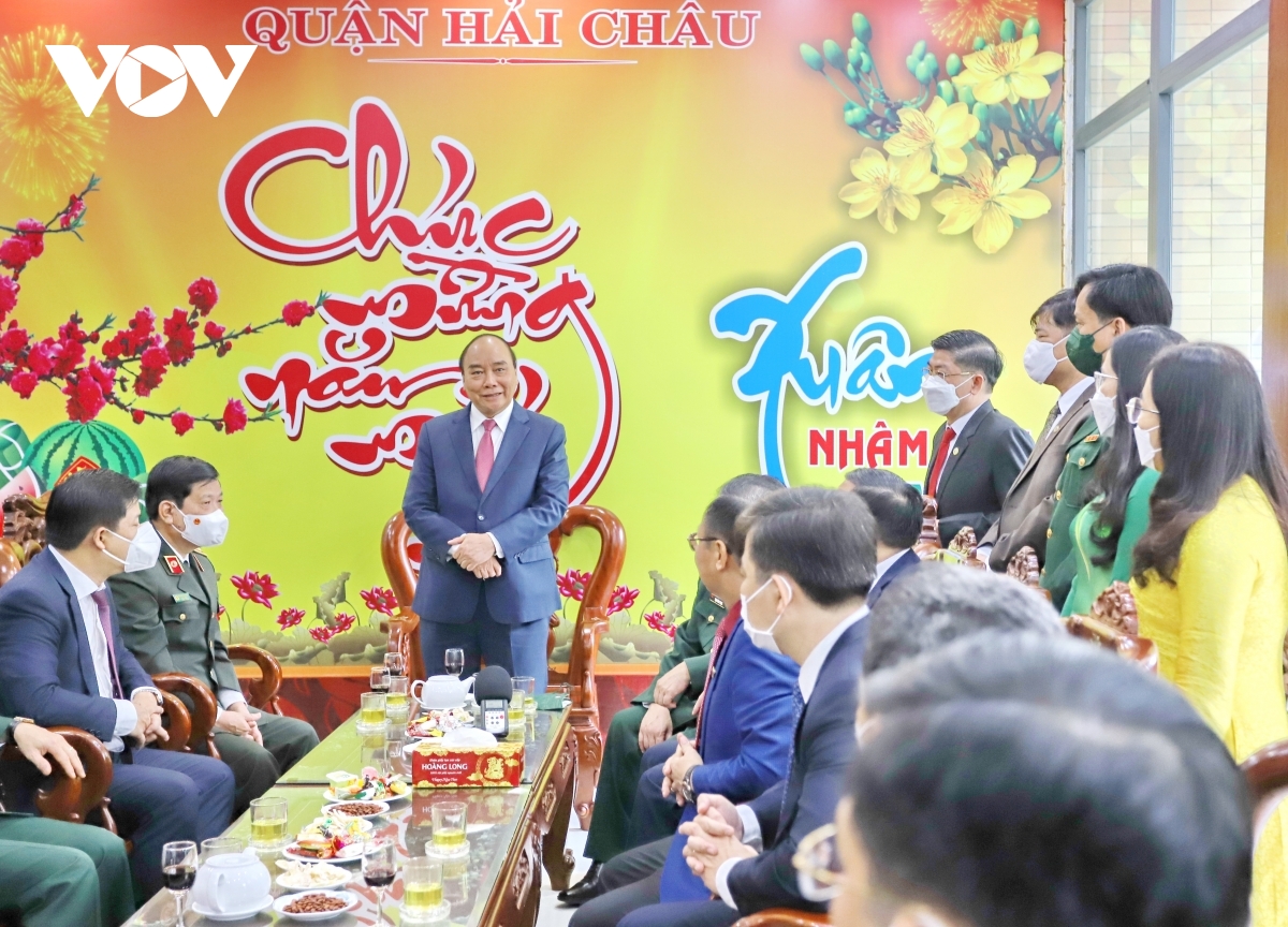 president phuc pays tet visit to da nang on first day of lunar new year picture 3