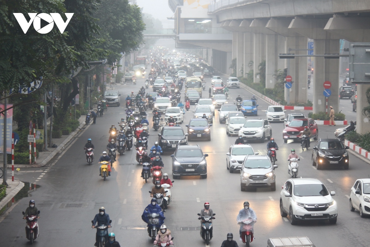 Duong pho ha noi khong un tac trong ngay di lam dau tien sau nghi tet hinh anh 1