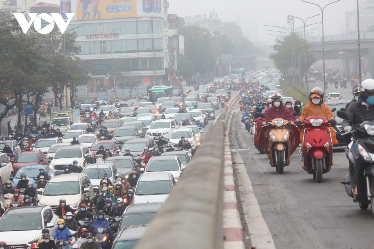 Duong pho ha noi khong un tac trong ngay di lam dau tien sau nghi tet hinh anh 4