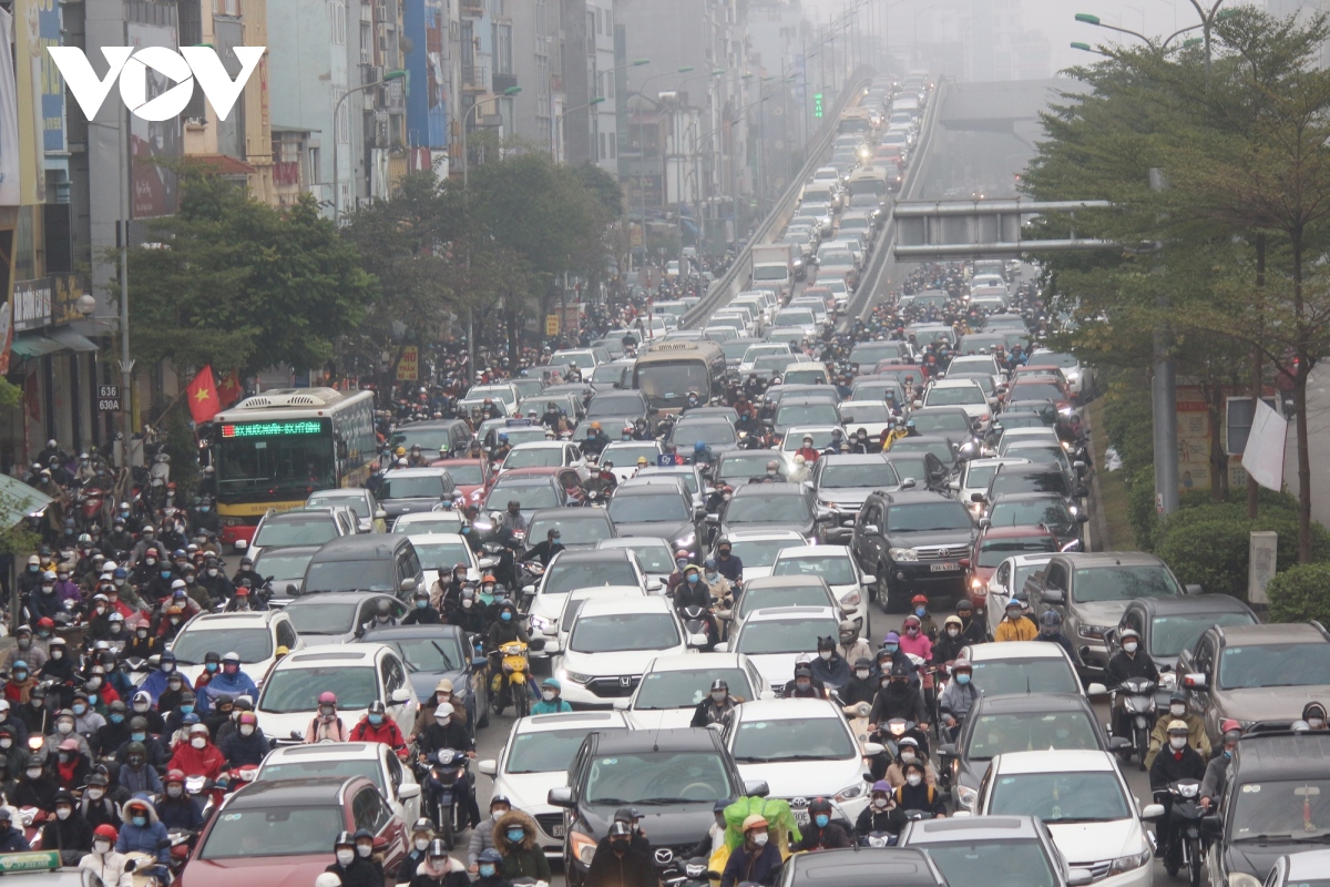 Duong pho ha noi khong un tac trong ngay di lam dau tien sau nghi tet hinh anh 5