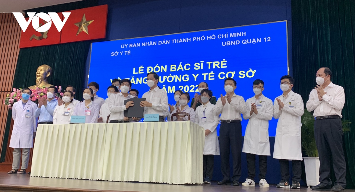 tp.hcm don gan 300 bac si tre ve tang cuong nhan luc cho y te co so hinh anh 2