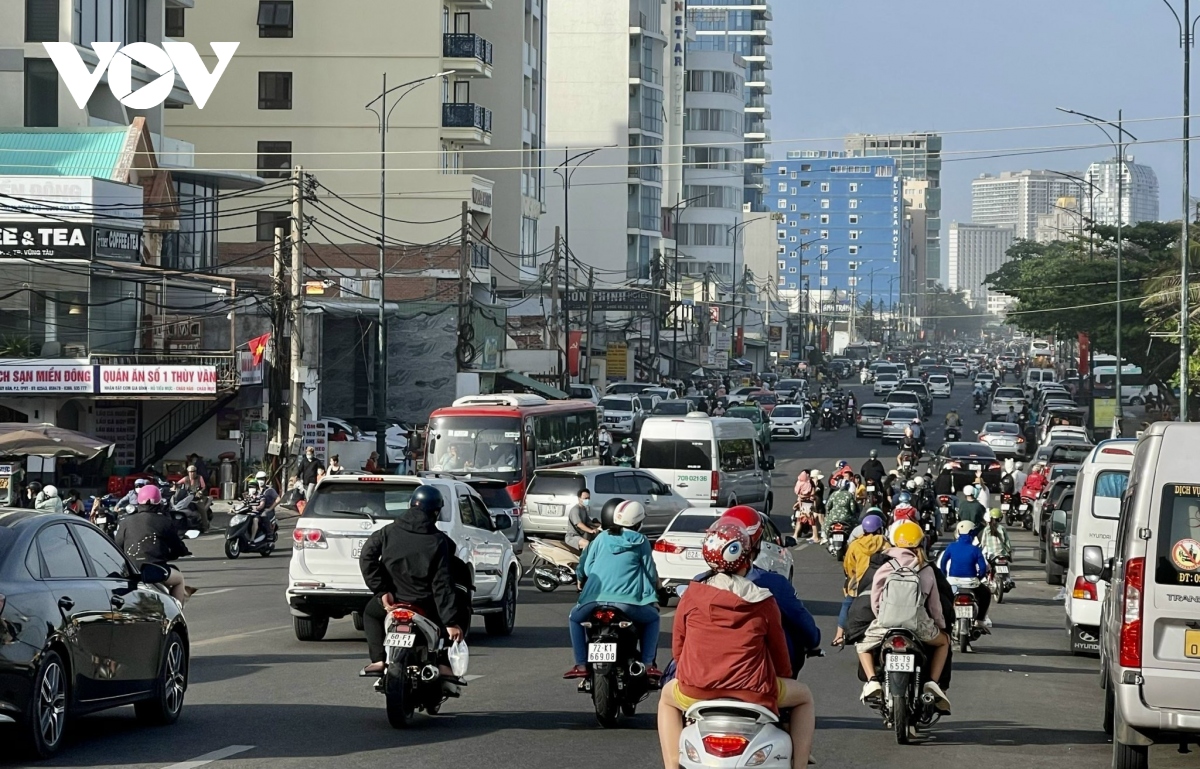 bai bien dong, kin phong, du khach van do ve vung tau hinh anh 3