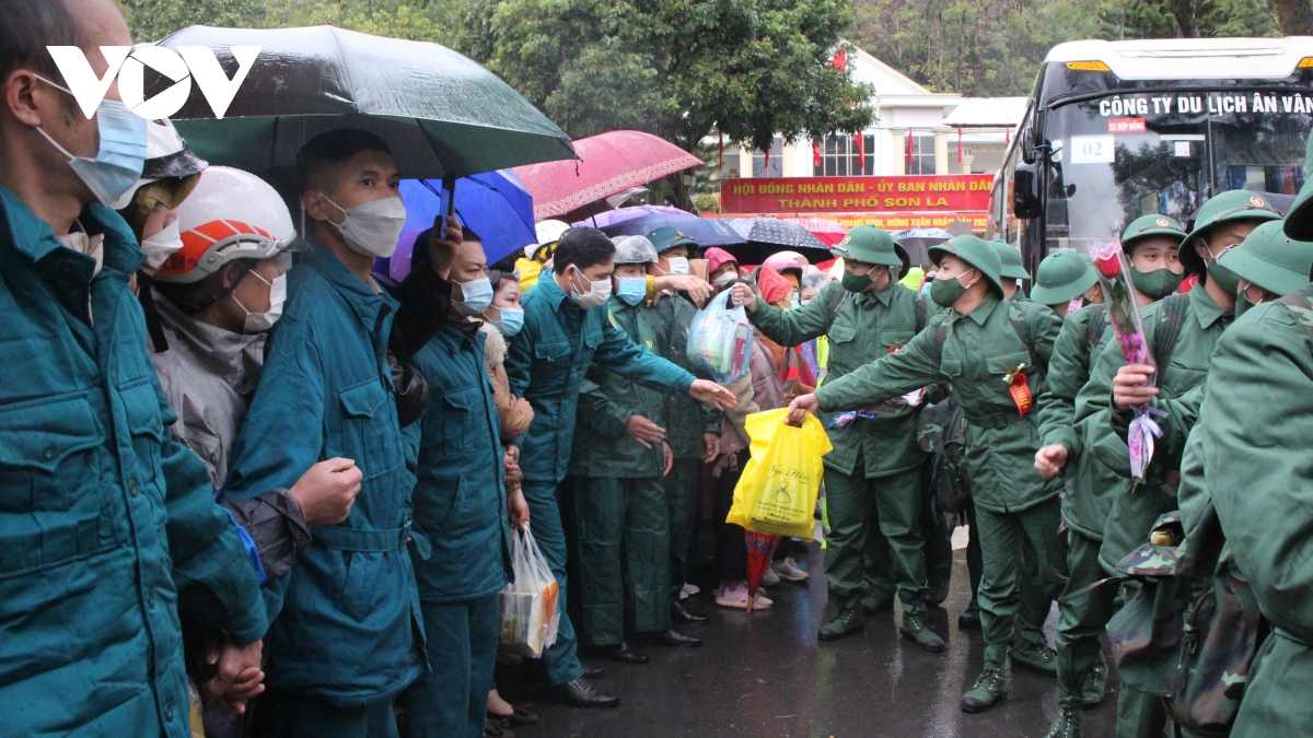 hon 1.500 thanh nien tinh son la hang hai len duong nhap ngu hinh anh 2