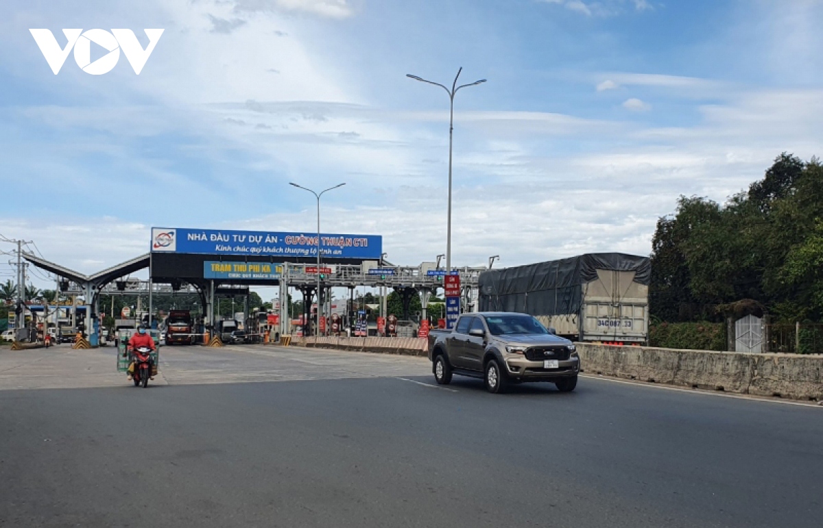 dai phan cach tram bot duong tranh bien hoa bit loi quay dau, dan than ganh phi hai lan hinh anh 1