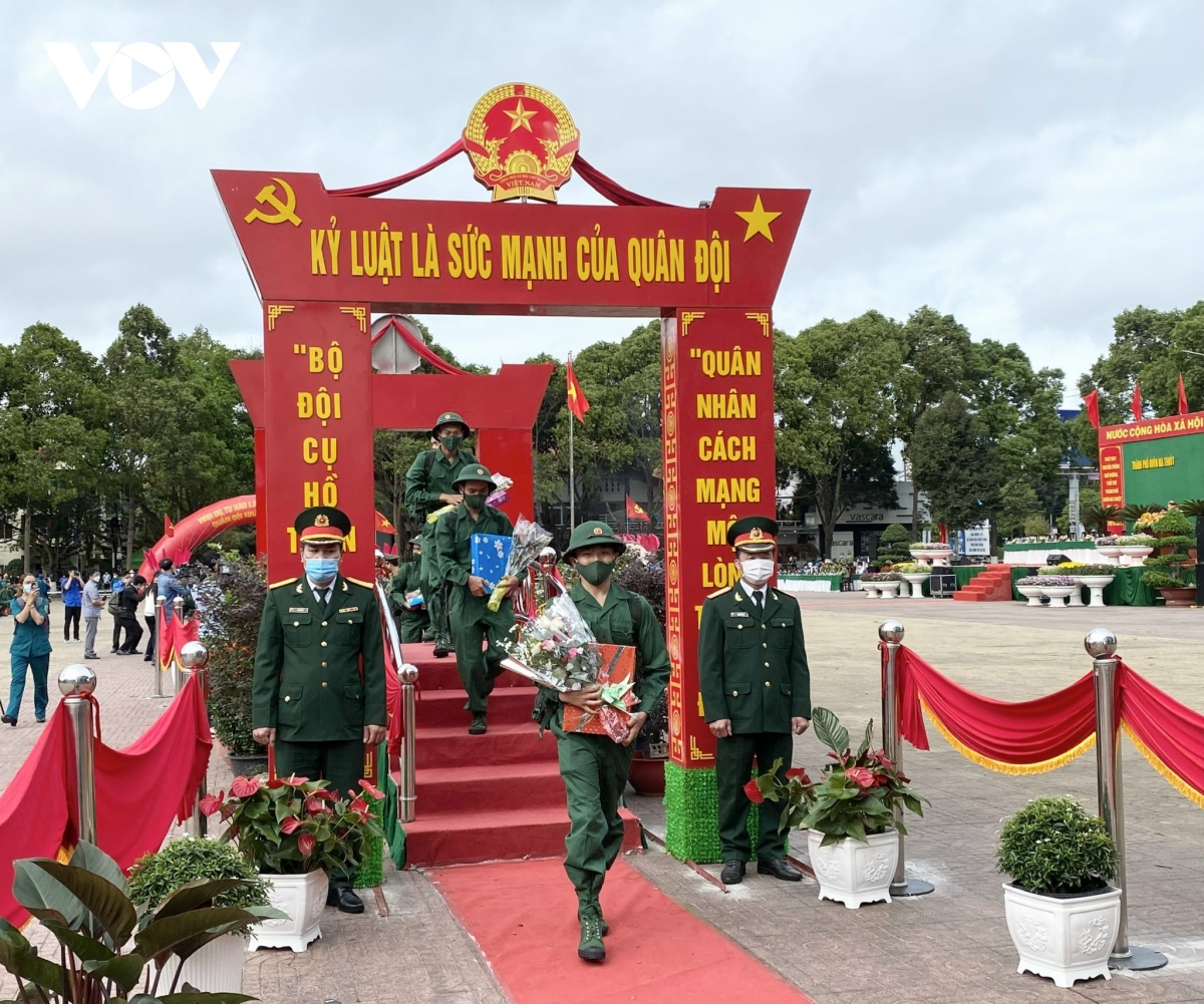 le giao nhan quan trang nghiem, an toan va nhanh gon hinh anh 14