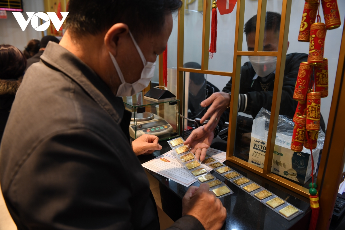sợ dịch covid-19, người dân đổ xô đi mua vàng trước ngày vía thần tài hình ảnh 7 so dich covid-19, nguoi dan do xo di mua vang truoc ngay via than tai hinh anh 7