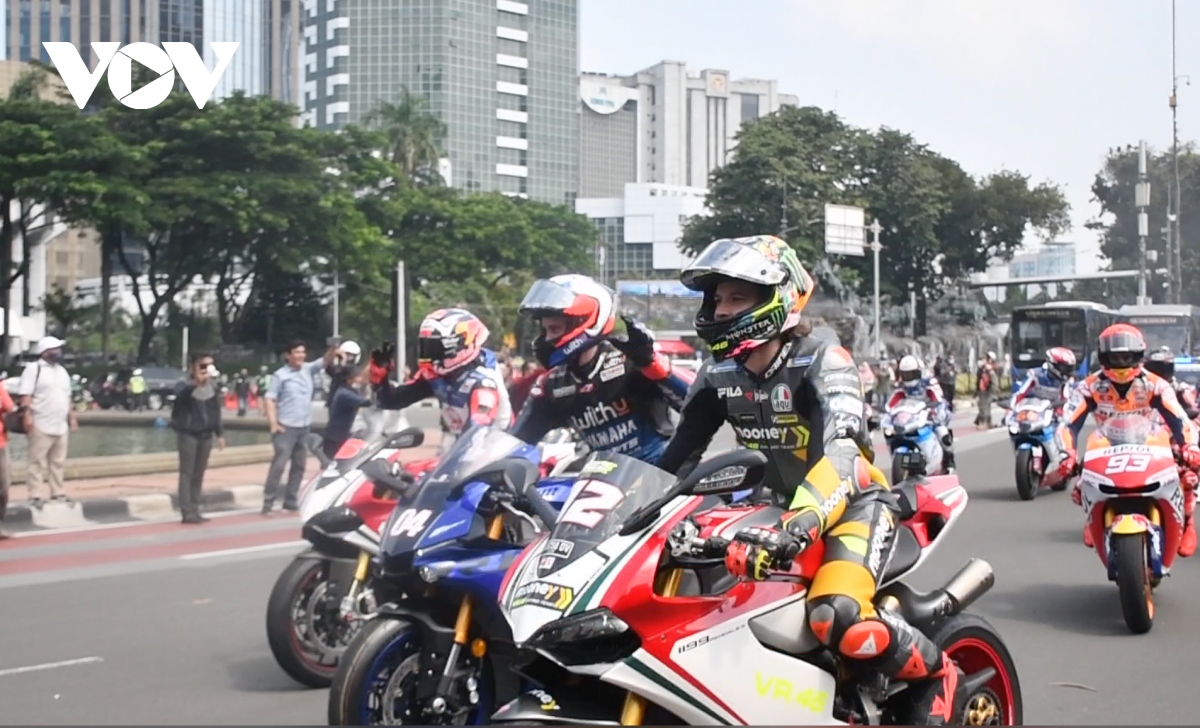 cac tay dua motogp 2022 dieu hanh tren duong pho jakarta truoc them thi dau indonesia gp hinh anh 1