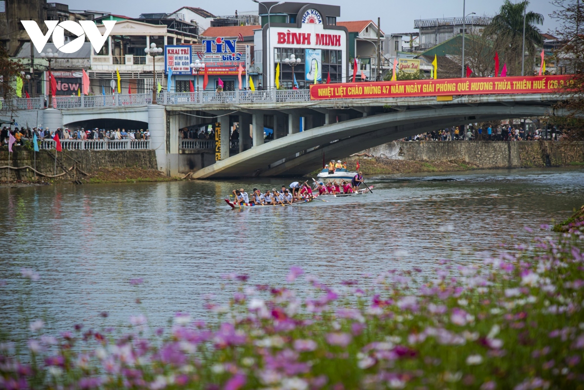 man nhan giai dua ghe truyen thong tren song huong hinh anh 11