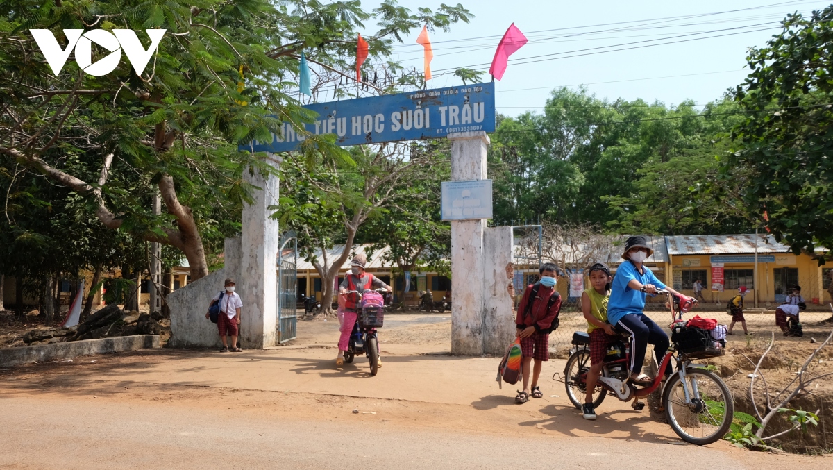 song vat vuong noi vung loi dai cong truong xay dung san bay long thanh hinh anh 3