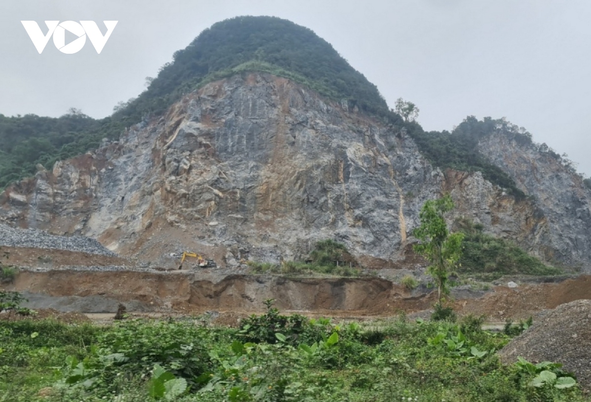 5 mo da bao vay thung lung rao tru quang binh , dan kho tram be hinh anh 3