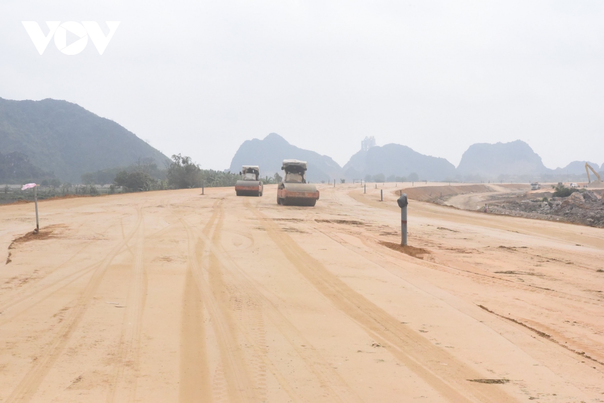 go kho ngay tai cong truong cao toc bac-nam, dam bao chat luong va tien do hinh anh 1