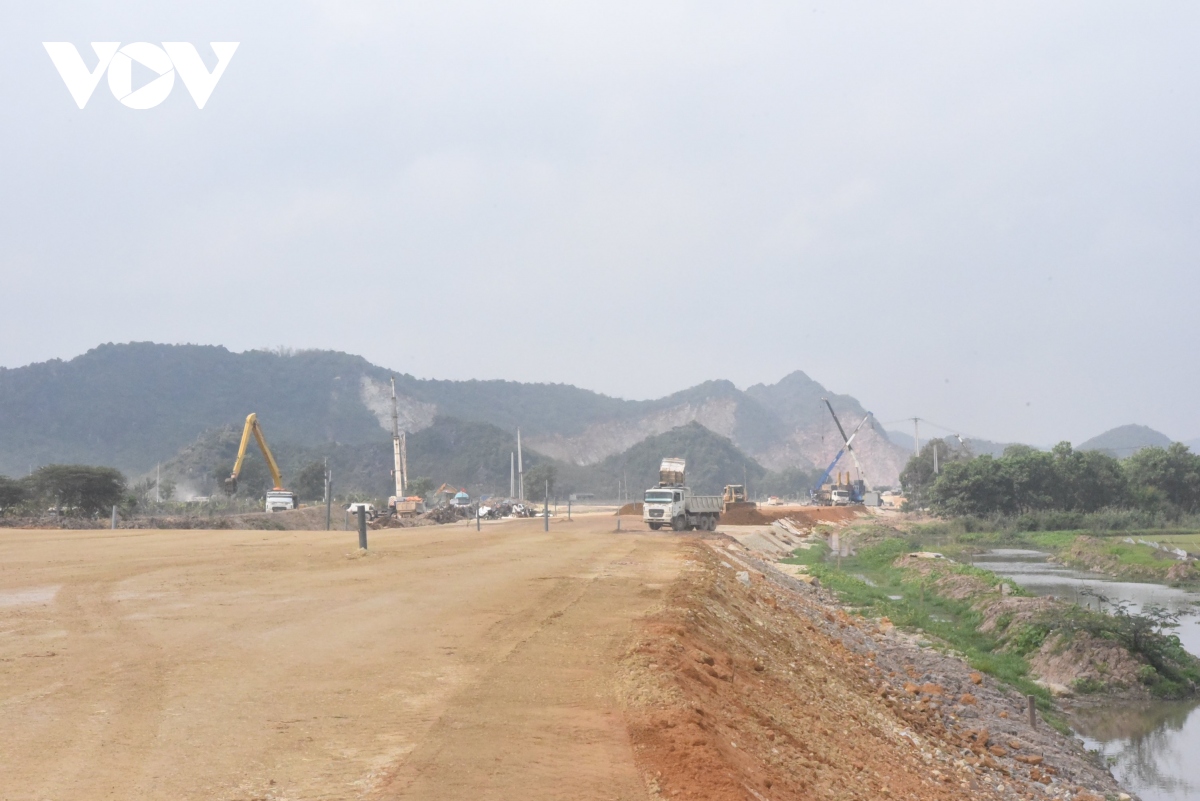 go kho ngay tai cong truong cao toc bac-nam, dam bao chat luong va tien do hinh anh 3