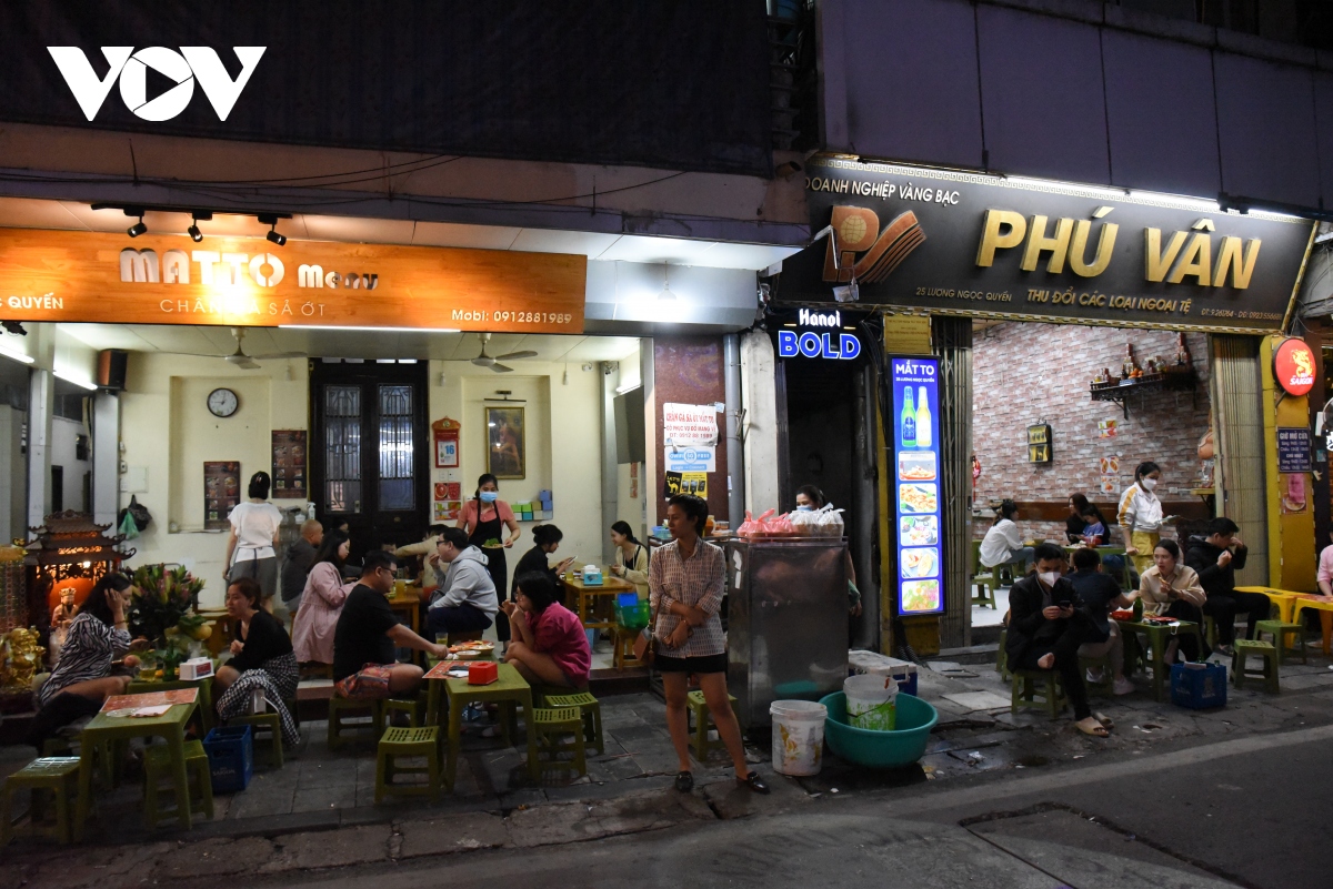 khu am thuc pho co ha noi dong vui sau 21h hinh anh 14