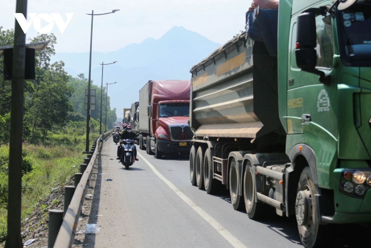 Un u giao thong hai dau ham phuoc tuong o thua thien hue hinh anh 5