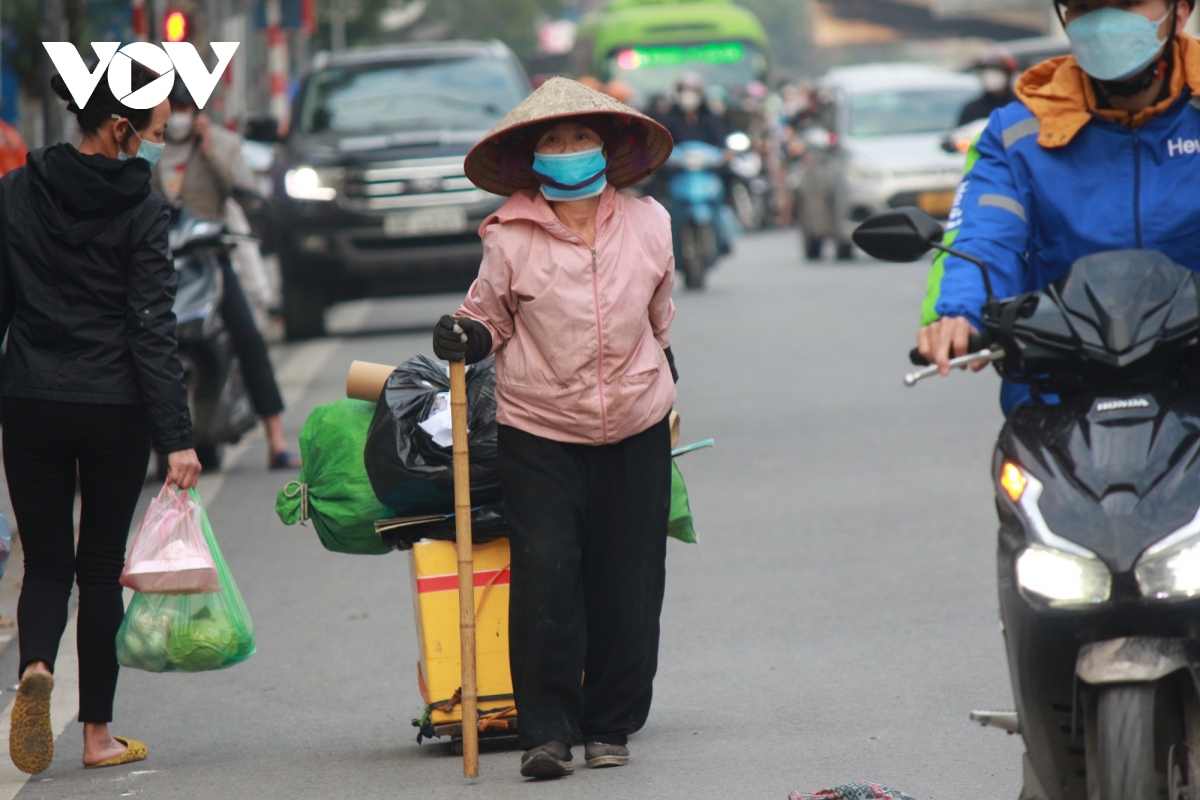 Mong ước giản đơn của những người phụ nữ lầm lũi mưu sinh trong ngày 8/3