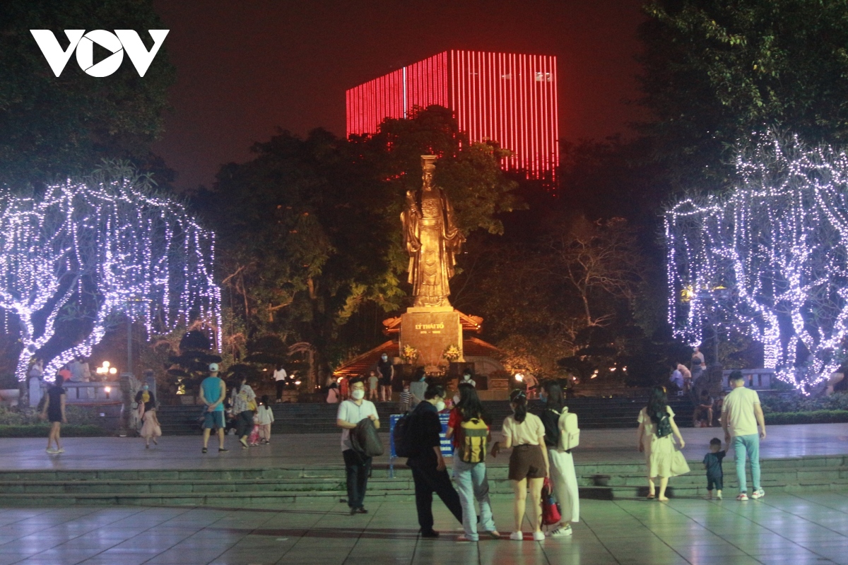 pho di bo ha noi nhon nhip tro lai sau gan 1 nam tam dung vi dich covid-19 hinh anh 16