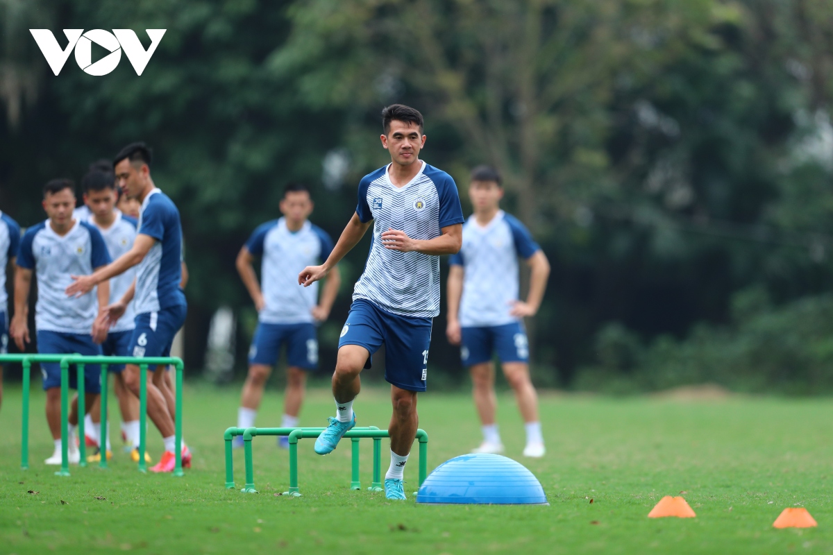 quang hai tro lai tap luyen cung ha noi fc, van quyet noi dieu bat ngo hinh anh 5