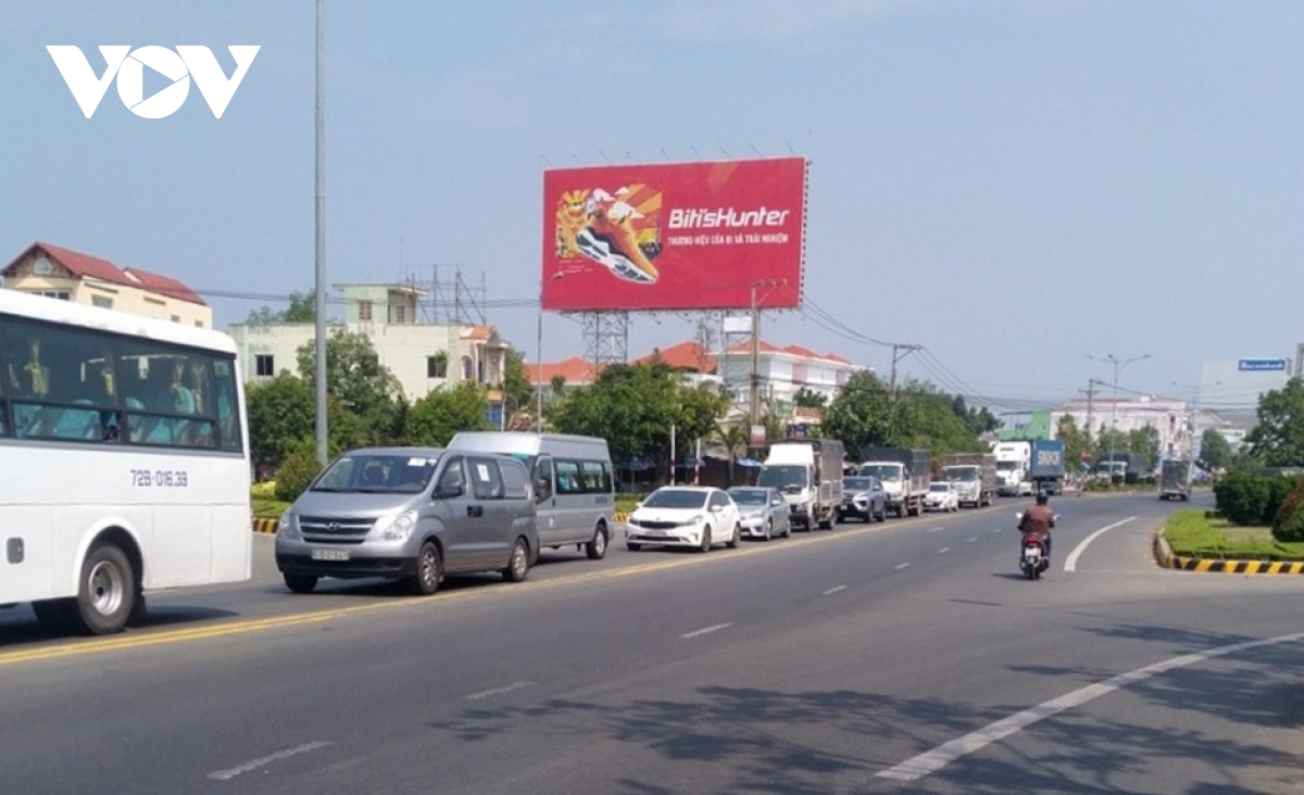 cuoi tuan tai dien un u giao thong khu vuc cau rach mieu noi tien giang-ben tre hinh anh 1