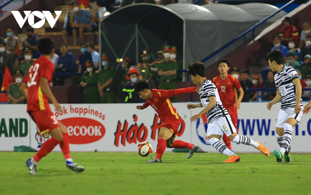 u23 viet nam 1-1 u20 han quoc cuoc thu nghiem nhan su cho sea games 31 hinh anh 1