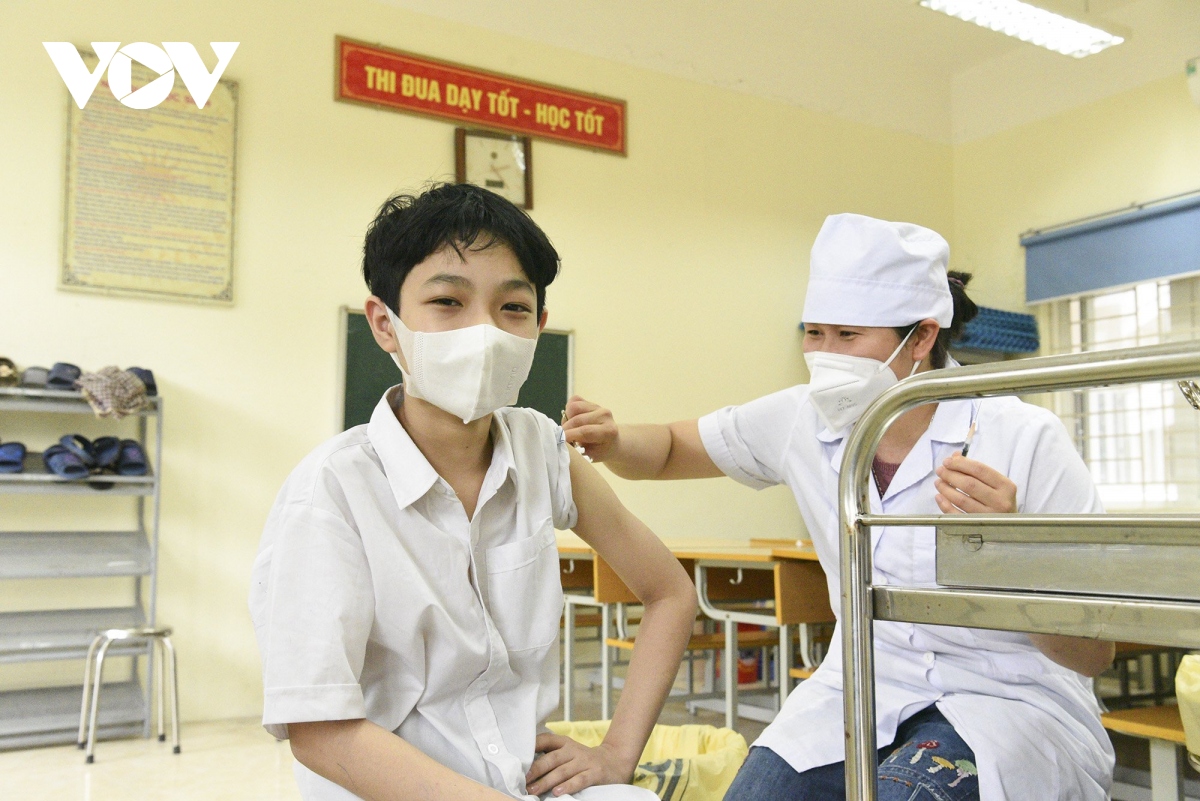 ha noi bat dau tiem vaccine covid-19 cho hoc sinh lop 6 hinh anh 6