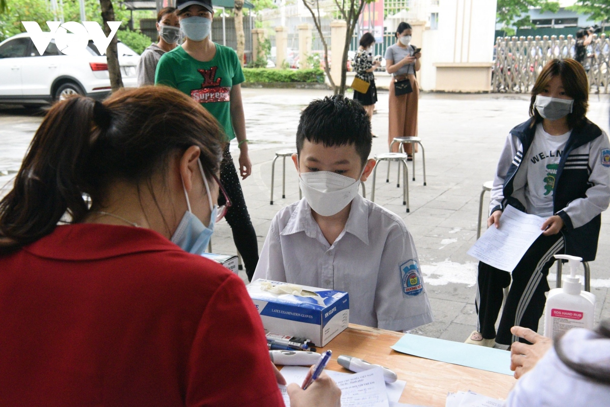 ha noi bat dau tiem vaccine covid-19 cho hoc sinh lop 6 hinh anh 9