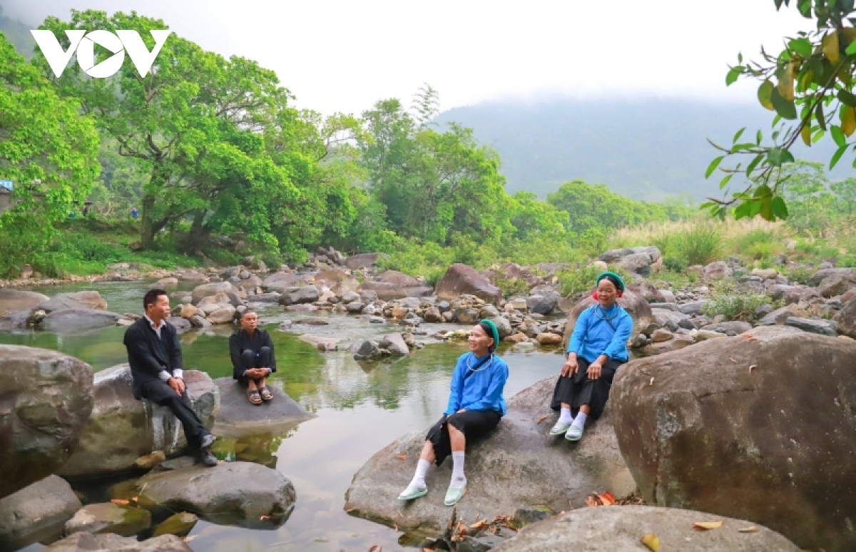 len binh lieu xem chi em san chi mac vay da bong hinh anh 15